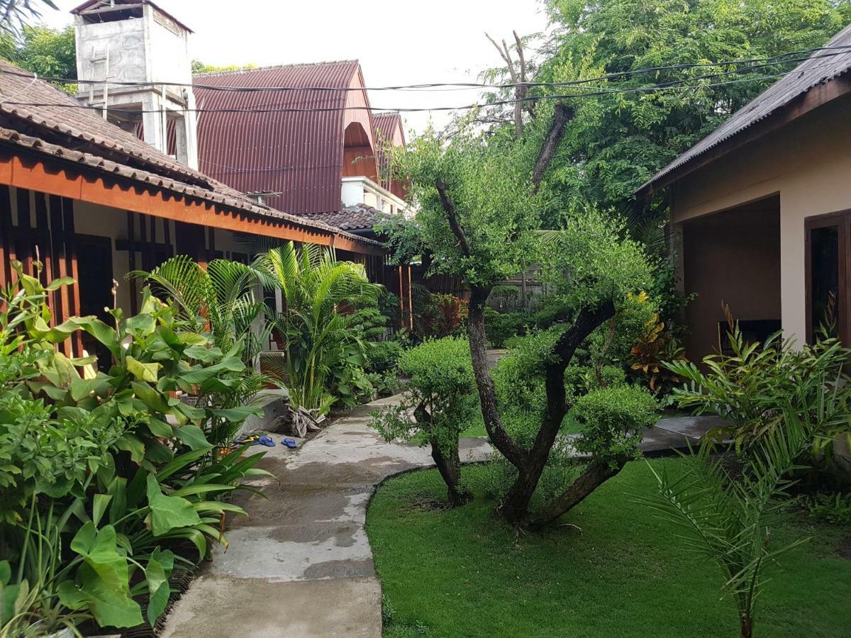 D'Gilian Bungalow Gili Trawangan Exterior photo